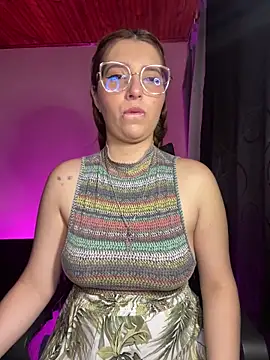 Snapshot of CoraVibes chatting on November 2025 11:57:02 AM CoraVibes online show from November 2025 11:57:02 AM