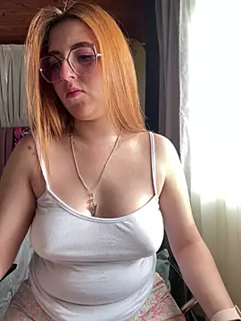 CoraVibes online show from May 2026 12:12:01 PM