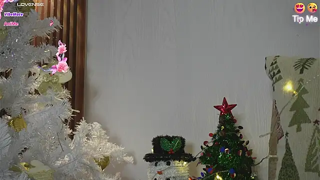 Roxybeautyy online show from December 2025 09:51:01 AM