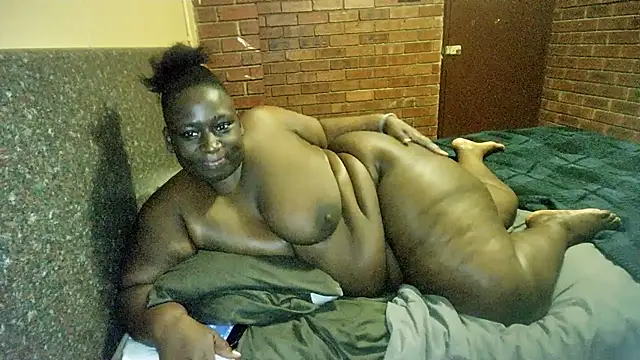 ASSQUEEN37Xx online show from October 2025 05:04:02 PM