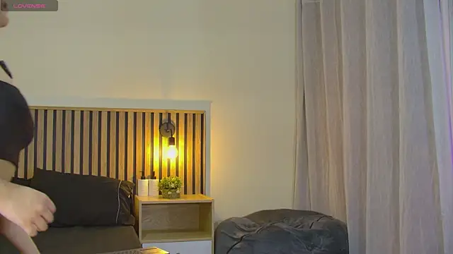 emma morales  online show from November 2025 11:54:02 AM