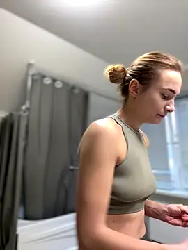 Snapshot of SugarDanger chatting on November 2025 05:18:02 AM SugarDanger online show from November 2025 05:18:02 AM