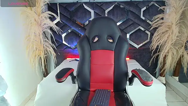 Zoe-Johnson  online show from November 2025 09:48:02 PM