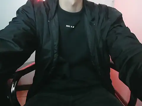 Snapshot of LiamMason chatting on December 2025 02:49:01 AM LiamMason online show from December 2025 02:49:01 AM