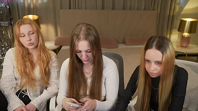 Snapshot of Ella_054 chatting on October 2025 02:28:01 PM Ella 054 online show from October 2025 02:28:01 PM