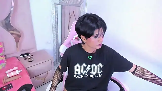 Snapshot of natsumiht chatting on September 2025 04:57:02 AM natsumiht online show from September 2025 04:57:02 AM