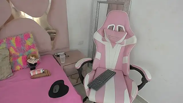 Snapshot of natsumiht chatting on October 2025 04:54:01 AM natsumiht online show from October 2025 04:54:01 AM