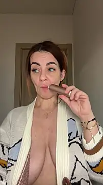 Snapshot of Roxanne_Skye chatting on November 2025 01:22:02 PM Roxanne Skye online show from November 2025 01:22:02 PM