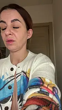 Snapshot of Roxanne_Skye chatting on November 2025 04:33:02 AM Roxanne Skye online show from November 2025 04:33:02 AM