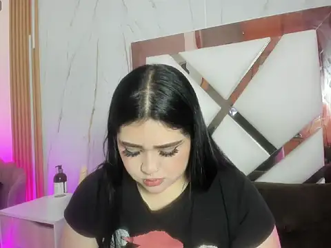 Snapshot of im_bunny__ chatting on April 2026 01:31:02 PM im bunny online show from April 2026 01:31:02 PM