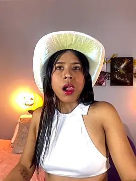 SophieW1 online show from October 2025 12:12:02 PM