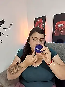 SafiroFer online show from October 2025 09:02:02 PM