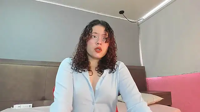 Snapshot of SamLuxuri chatting on September 2025 05:07:02 PM SamLuxuri online show from September 2025 05:07:02 PM