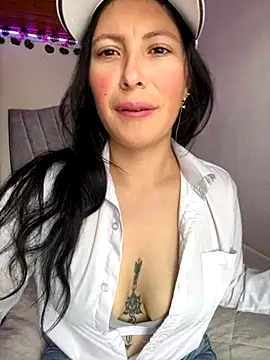 Mia salinass online show from September 2025 07:41:02 PM