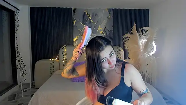 SarahCastro1  online show from December 2025 04:21:01 AM