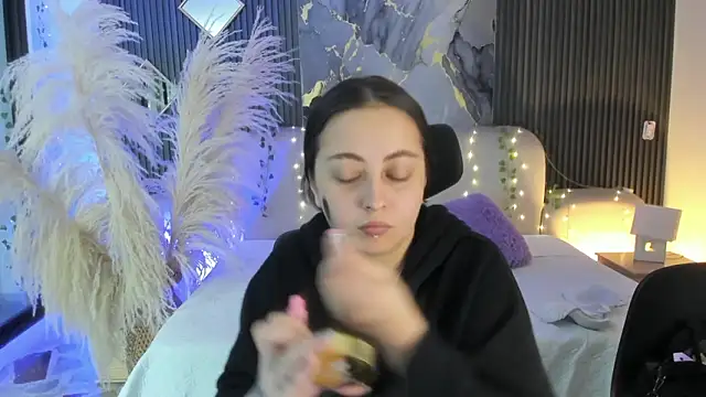 SarahCastro1  online show from February 2026 03:57:02 AM