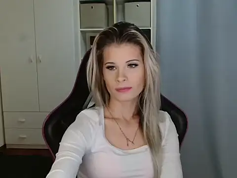 KristineGlow online show from December 2025 07:26:02 AM