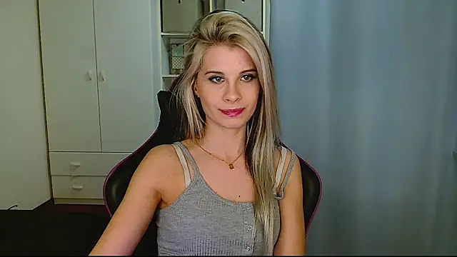 KristineGlow online show from February 2026 09:11:01 PM