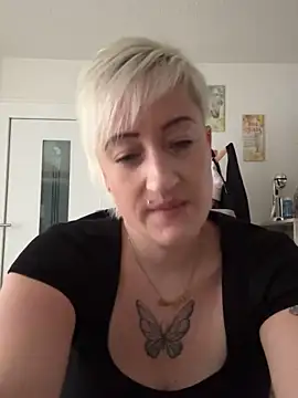 Snapshot of Rozendefotz chatting on September 2025 06:03:01 AM Rozendefotz online show from September 2025 06:03:01 AM