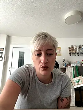 Snapshot of Rozendefotz chatting on September 2025 08:04:02 AM Rozendefotz online show from September 2025 08:04:02 AM
