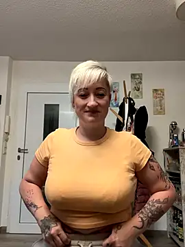 Snapshot of Rozendefotz chatting on September 2025 06:06:01 AM Rozendefotz online show from September 2025 06:06:01 AM