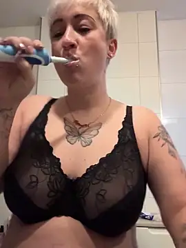 Rozendefotz online show from November 2025 06:41:02 AM