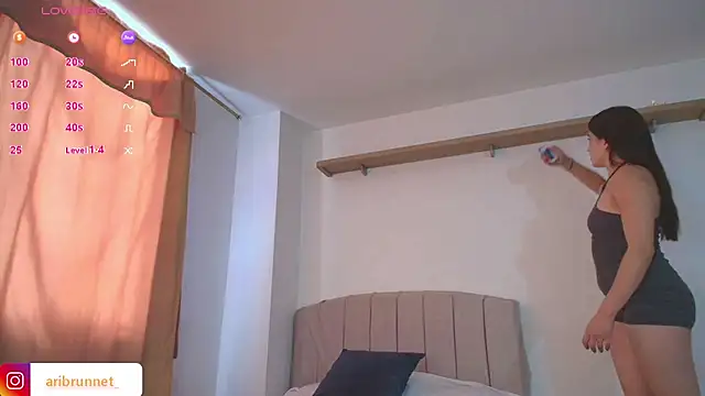 BrunnetAri  online show from November 2025 06:21:01 PM