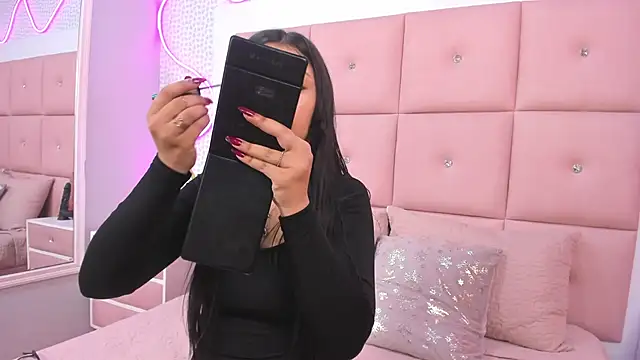 DaisySnugs1 online show from November 2025 12:27:02 PM