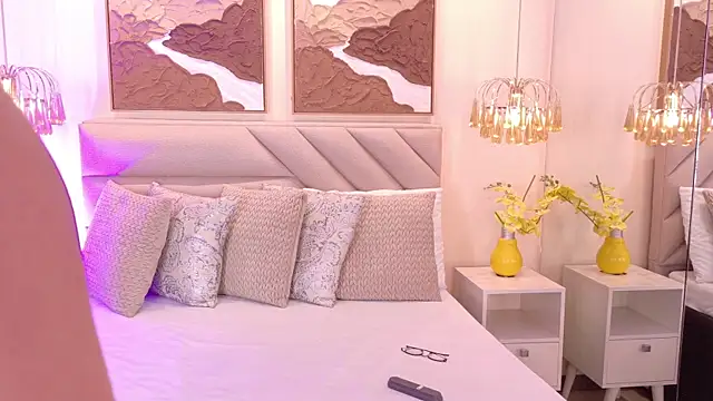 kendalFox  online show from November 2025 02:01:02 AM