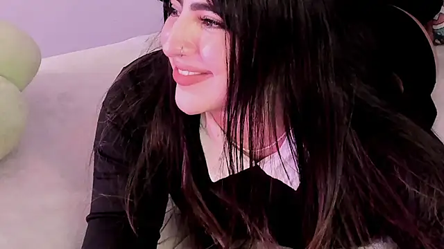 Camila Matinez  online show from October 2025 12:11:01 AM