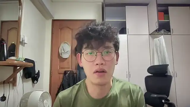 Passionatetwink2 online show from October 2025 08:47:02 AM