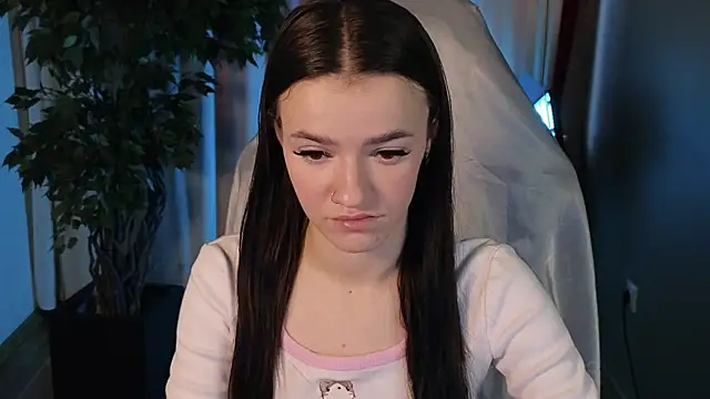 Snapshot of E_l_i_z_e_ chatting on October 2025 05:21:02 AM E l i z e online show from October 2025 05:21:02 AM