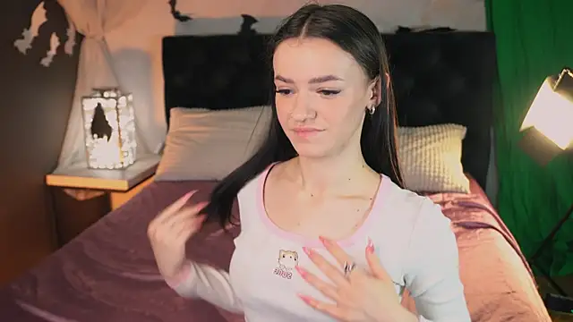 Snapshot of E_l_i_z_e_ chatting on November 2025 05:31:01 AM E l i z e online show from November 2025 05:31:01 AM