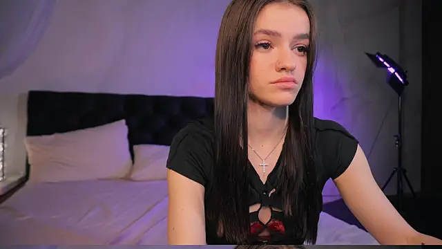 Snapshot of E_l_i_z_e_ chatting on November 2025 05:17:02 AM E l i z e online show from November 2025 05:17:02 AM