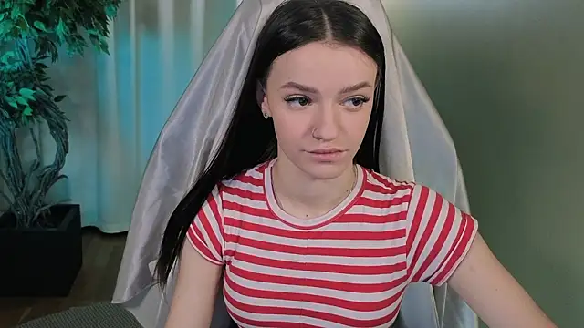 Snapshot of E_l_i_z_e_ chatting on February 2026 05:34:02 AM E l i z e online show from February 2026 05:34:02 AM