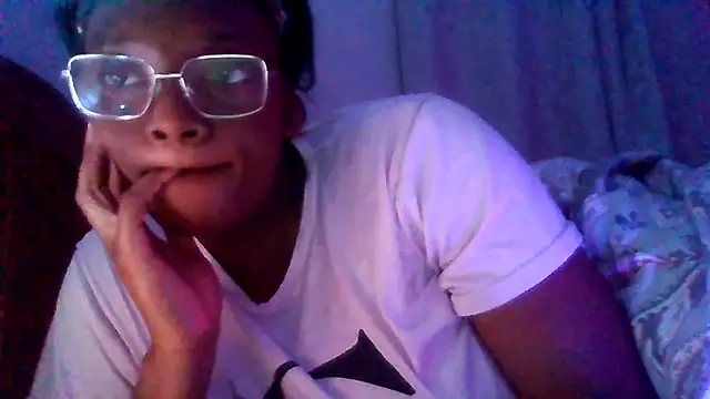 Snapshot of SexyGemBeautyX chatting on November 2025 06:19:02 PM SexyGemBeautyX online show from November 2025 06:19:02 PM