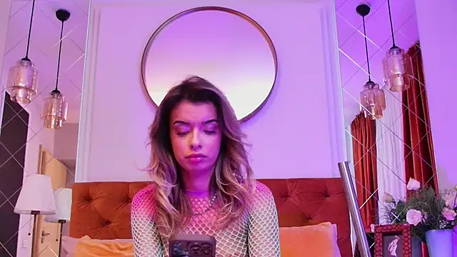 LollyShine online show from November 2025 08:00:01 PM