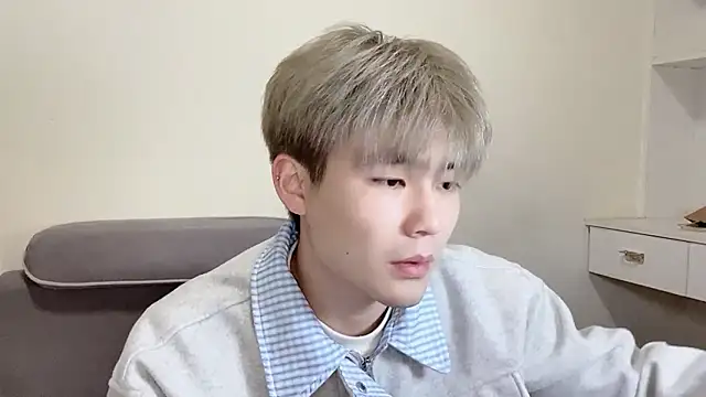 xiaoyang5200 online show from January 2026 04:22:02 PM