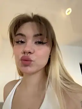 LunaMillie online show from November 2025 08:24:01 AM