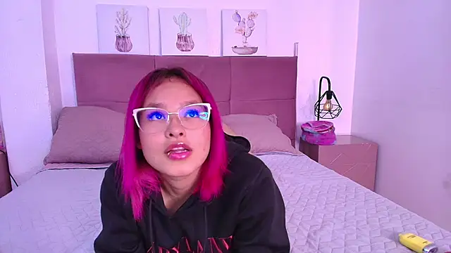 CamiilaGlow online show from October 2025 04:26:01 PM