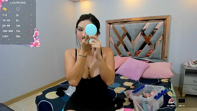 Snapshot of LunaJohansson chatting on October 2025 12:13:02 PM LunaJohansson online show from October 2025 12:13:02 PM