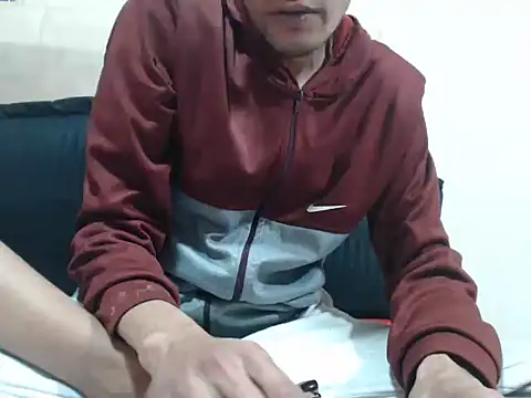 parejaardiendo online show from September 2025 05:31:02 AM