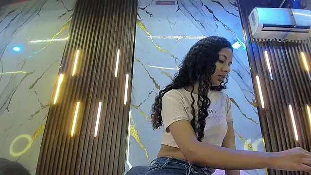 VictoriaDuart online show from November 2025 08:00:01 PM