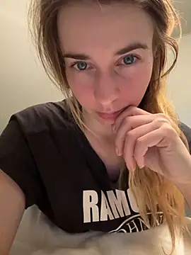 ellieen online show from November 2025 10:47:01 PM