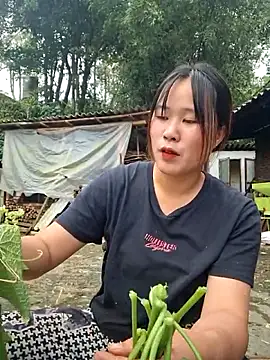 Snapshot of ALIENHR38 chatting on October 2025 02:48:02 AM ALIENHR38 online show from October 2025 02:48:02 AM