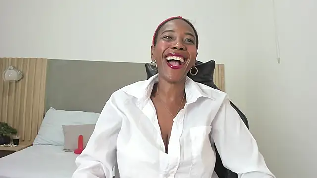 coral15  online show from November 2025 07:54:01 PM