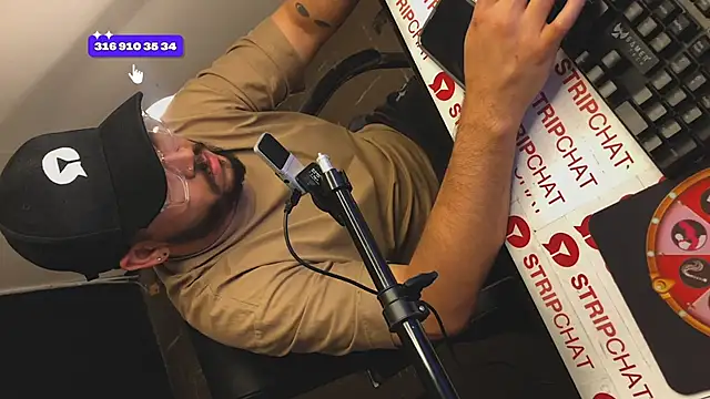 Snapshot of EstudioWCbogota chatting on December 2025 10:52:01 PM EstudioWCbogota online show from December 2025 10:52:01 PM