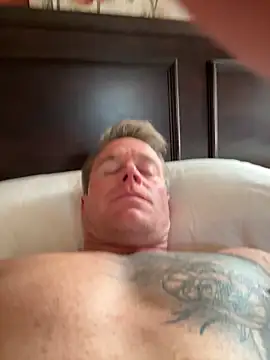 DILFiGuess11 online show from October 2025 07:38:02 PM