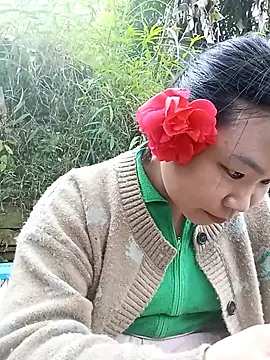 may-squirl online show from October 2025 07:09:02 AM