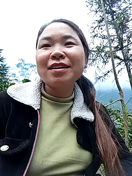 may-squirl online show from November 2025 04:32:02 AM